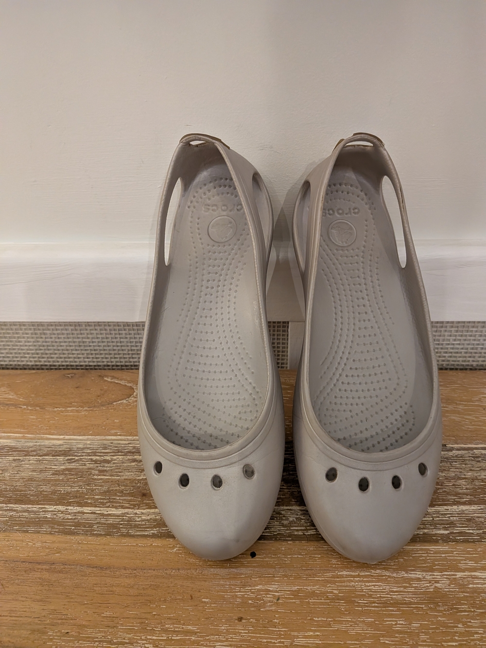 Crocs Women's Beige Slip-On Ballet Flats 8